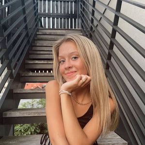 Meet your Posher, Jillian